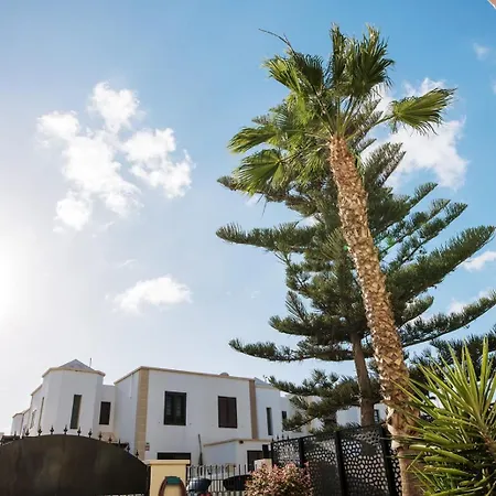 Vientos De Duna Y Luna Playa Honda (Lanzarote)